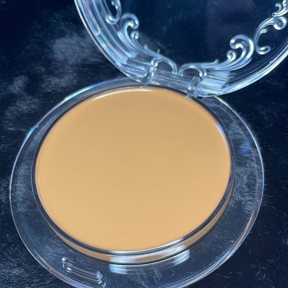 KVD Good Apple Tan 066 Skin-Perfecting Hydrating Foundation Balm - Picture 6 of 6
